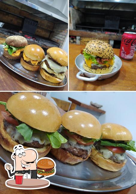Os hambúrgueres do Brasa Boa - Burger e Assados irão saciar uma variedade de gostos