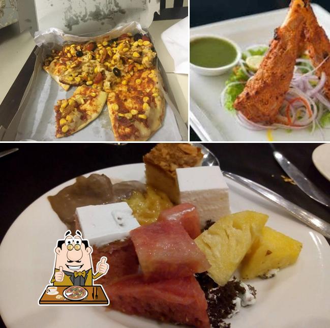 Try out pizza at Mesa Lounge