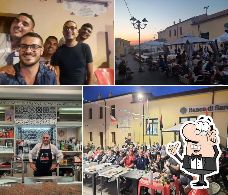 Siediti a un tavolo di Sos Cumpares Cafè