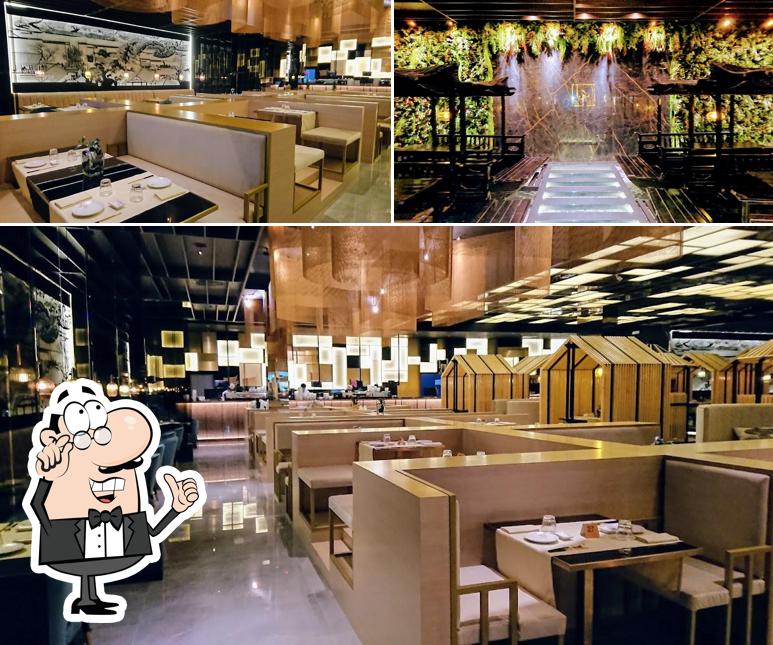 Dai un'occhiata agli interni di Tomi Sushi Vercelli