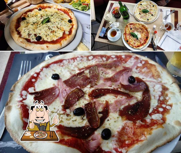 A Cafe Jeanne d'Arc, vous pouvez prendre des pizzas