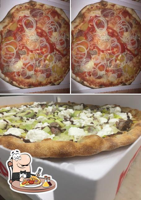 Scegli una pizza a Pizzeria Al Taglio Azzurra Di Galvan Gianfranca