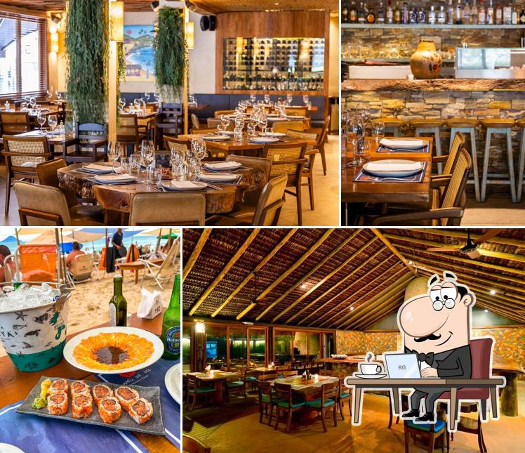 Sente em uma das mesas no Restaurante Badauê - São Paulo