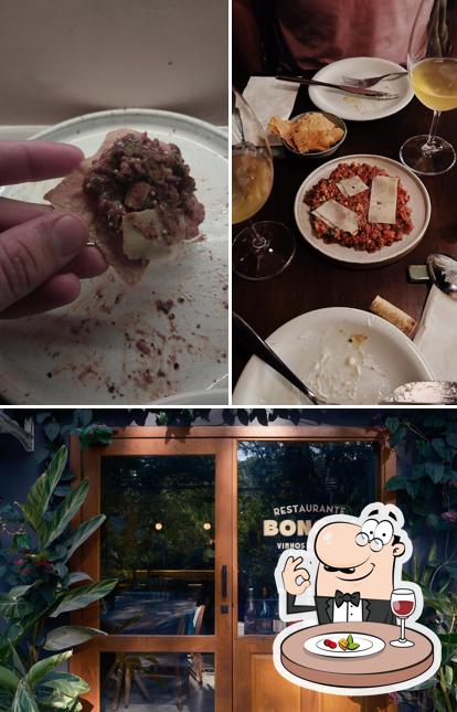 Entre diferentes coisas, comida e bebida podem ser encontrados no Bonomi Restaurante