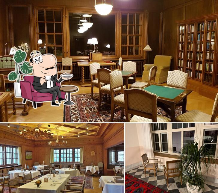 Siediti a un tavolo di Hotel Waldhaus