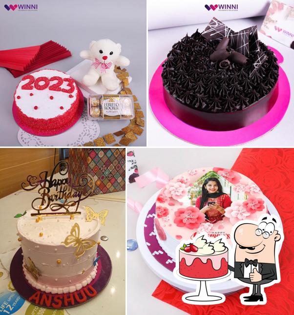 Red velvet cake at Winni Cakes & More ( Madhuvan Cafe )