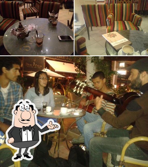 Installez-vous à l'une des tables de Fleur d'orient - زهرة الشرق