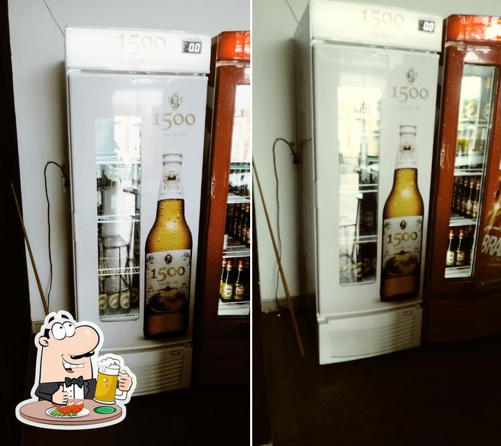 Você pode tomar um copo de cerveja leve ou escura