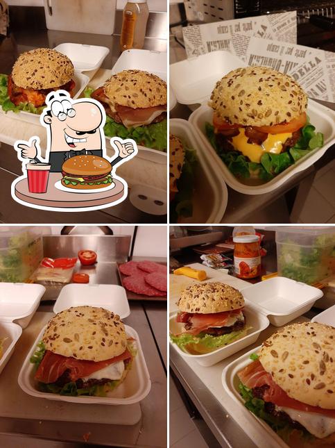 Prova un hamburger a Sky Garden Pub e Pizzeria