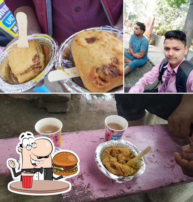 Try out a burger at Bhola Pakode Wala