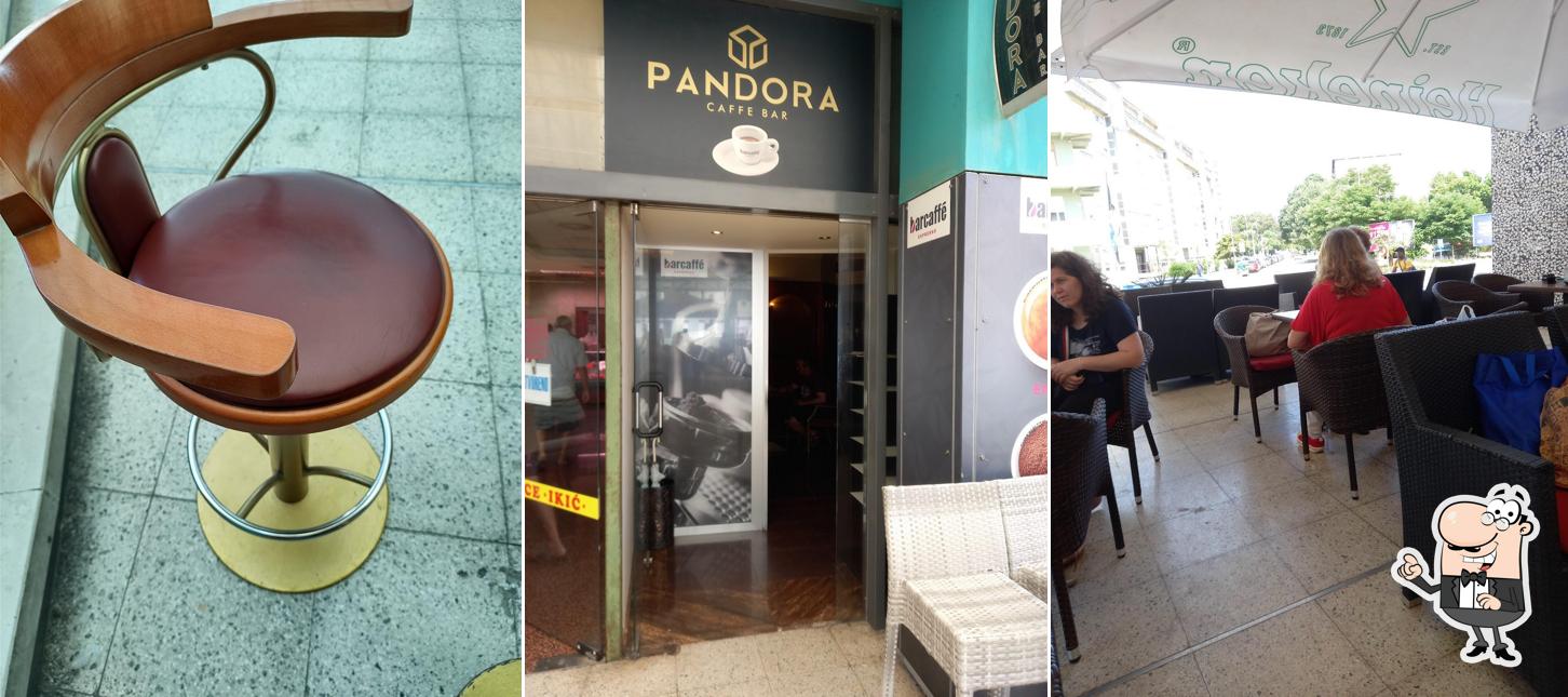 Gli interni di Pandora Cafe