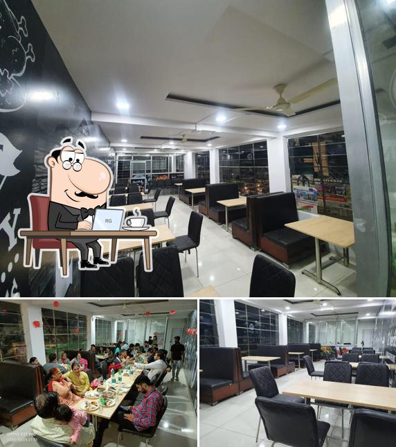 The picture of Shan e Punjab restaurant’s interior and food