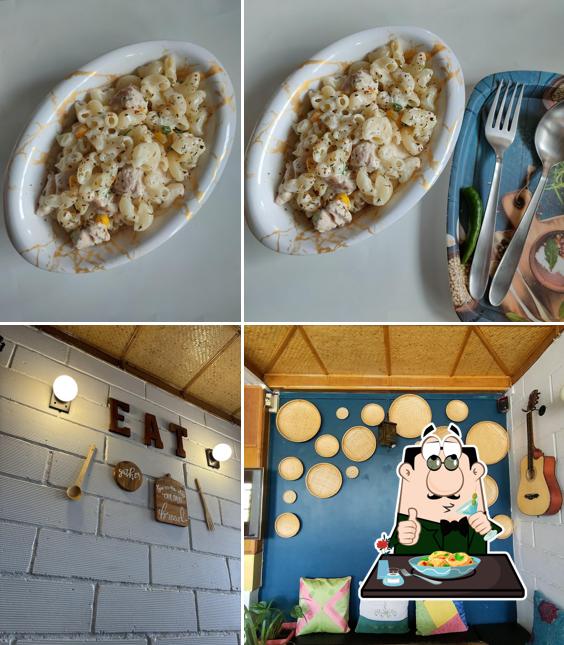 Macaroni and cheese at ROWANA'S EATERY
