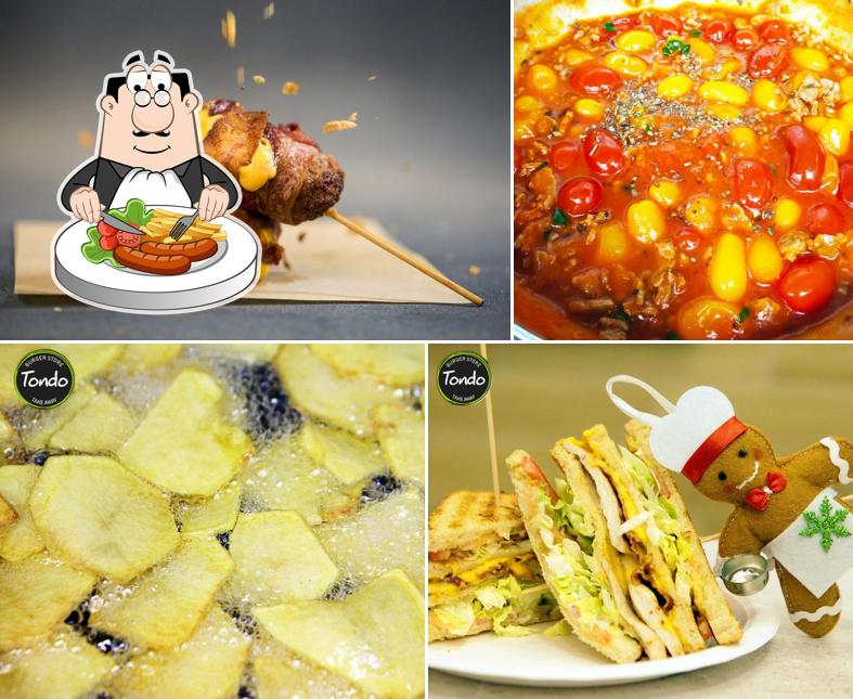 Ravioli e club sandwich al Tondo Burger Store