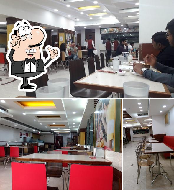 The interior of OM Sweets