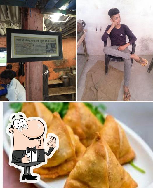 Look at the pic of M/ s .....Gupta ji ke samose