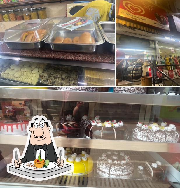 Food at ಬೆ೦ಗಳೂರು ಐಯಂಗಾರ್ ಬೇಕರಿ. Bengaluru iyengar bakery pastry world