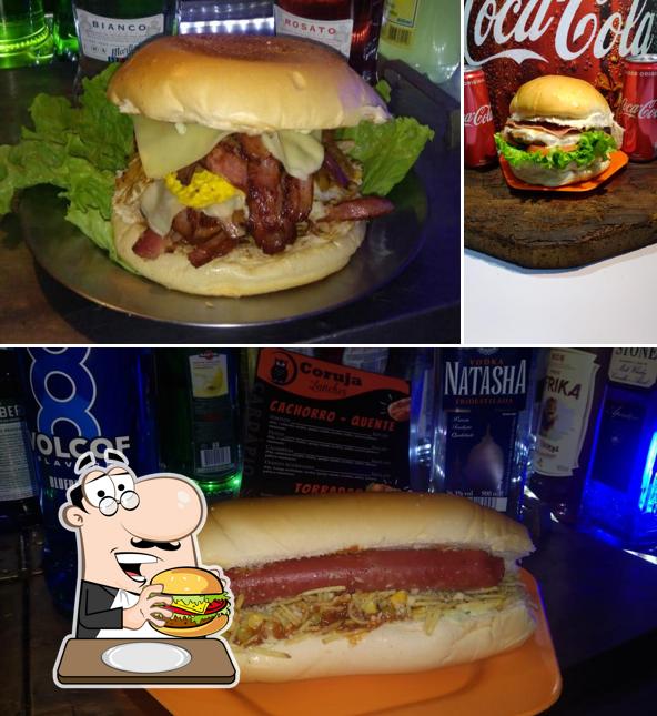 Delicie-se com um hambúrguer no Coruja Rock Burguer - Kayser