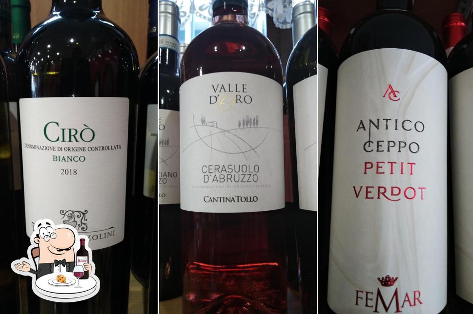 È gradevole prendersi un bicchiere di vino a Enoteca La Rosa Roberto
