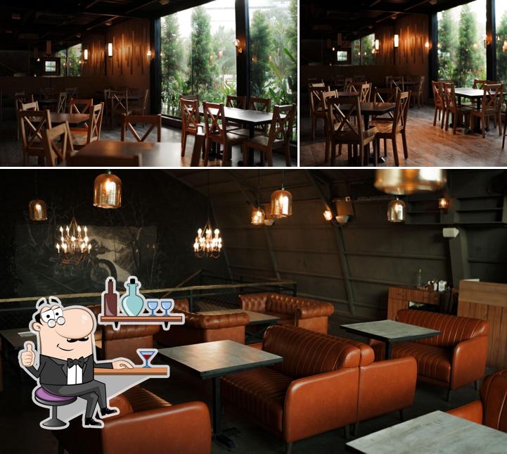 The interior of Steam n Mugs