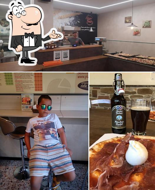 La foto della interni e birra di Pizza Party