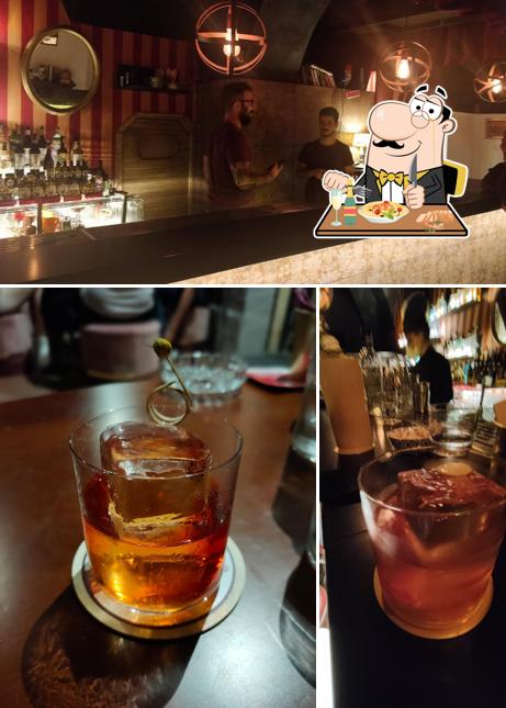 La immagine della cibo e interni di Circus Cocktail Bar