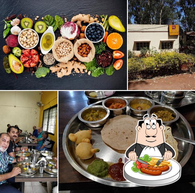 Food at Rasoi Gujarati / Jain Thali