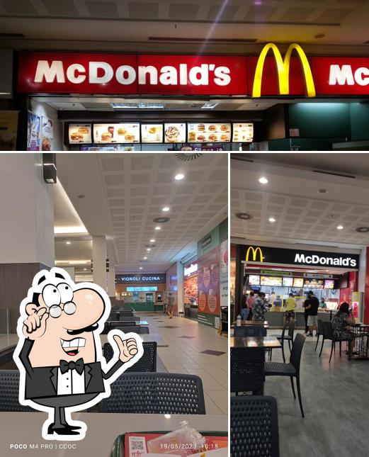 Entre diferentes coisas, interior e exterior podem ser encontrados no McDonald's