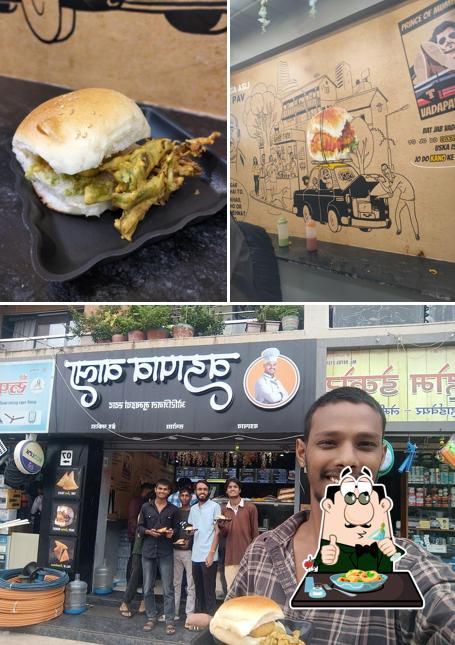 Food at Vadapav Wala
