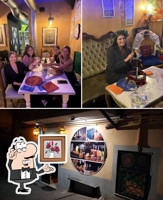 Dai un'occhiata agli interni di Al Decanter Bistrot