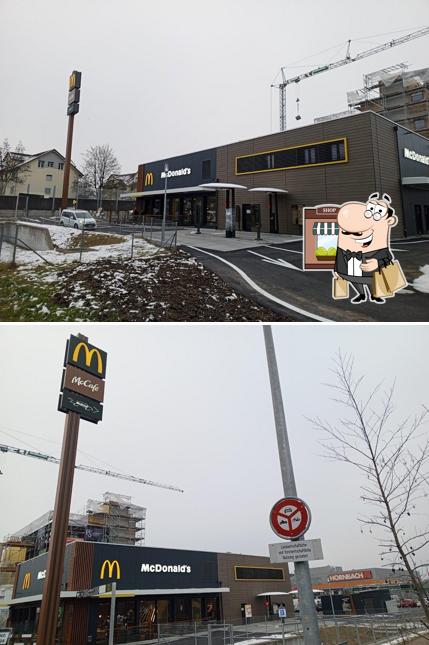 Gli esterni di McDonald's Restaurant