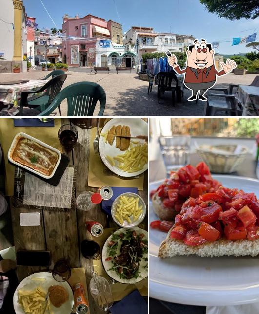Tra le varie cose da Serrara Fontana - Bar Ristorante Pizzeria Da Peppino si possono trovare la cibo e interni