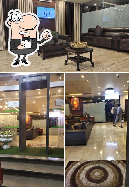 The interior of Multi Cuisine Restaurant @ HOTEL GREEN APPLE