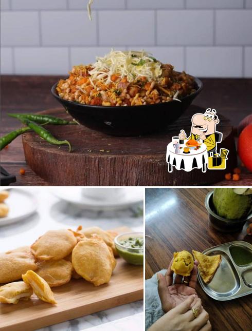 Food at Jaiswal vadapav center