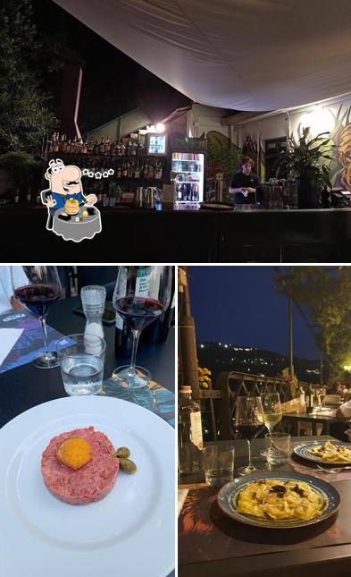 La cibo e bancone da bar del ristorante