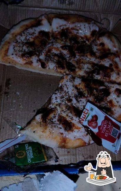 Food at Mcdowell,s pizza