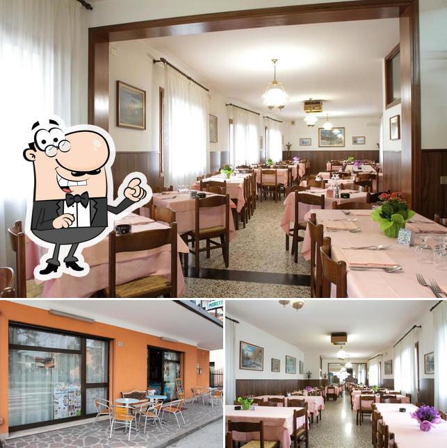 Siediti a un tavolo di Abergo Pizzeria Trattoria alla Pergola