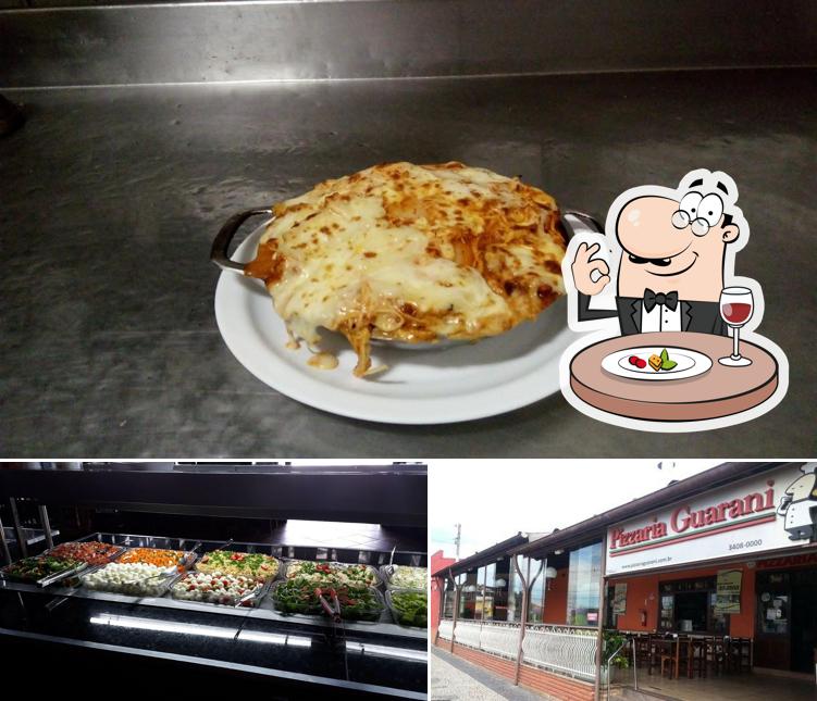 Comida em Pizzaria Guarani (Unidade 1)