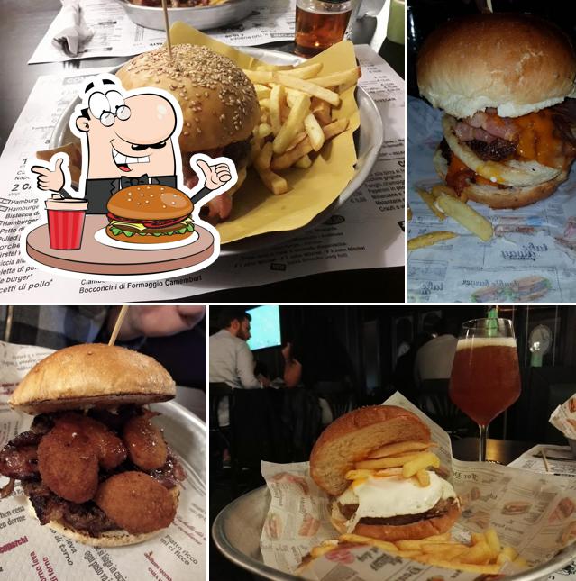 Prenditi un hamburger a John Mitchel Pub