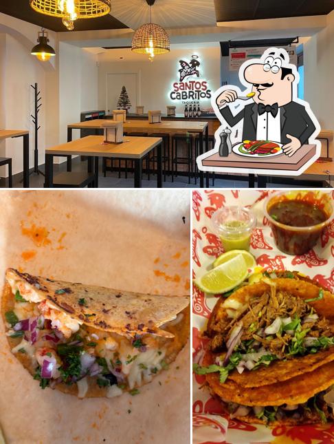 Tra le varie cose da Santos Cabritos Taqueria si possono trovare la cibo e interni