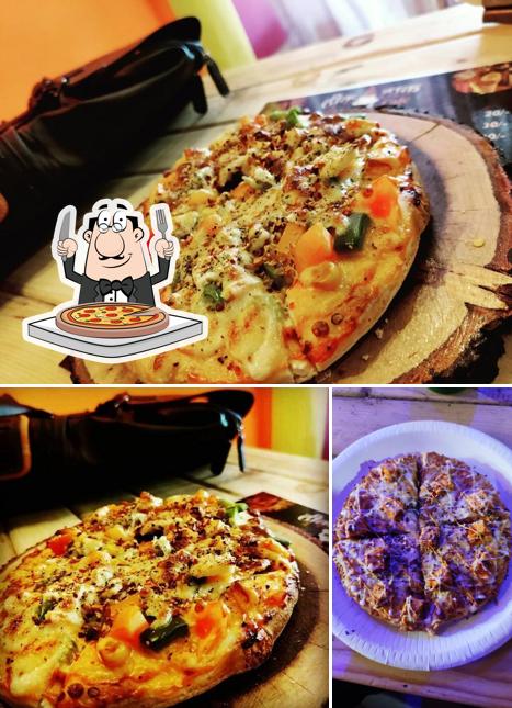 Order pizza at Thik Thak Cafe