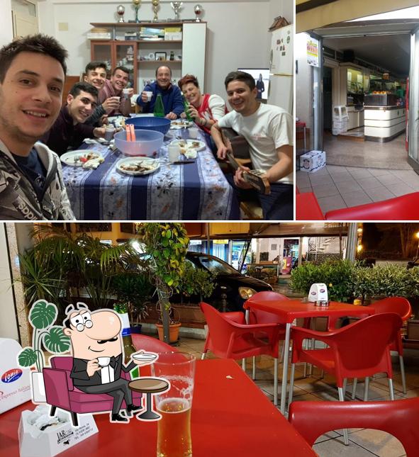 Gli interni di GOLDEN BAR
