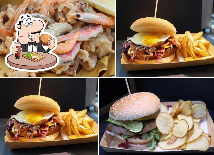 Prova un hamburger a Bar Qui