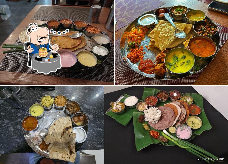 Food at Mai Marathi Shri Mahalaxmi Mahila Gruh Udhayog