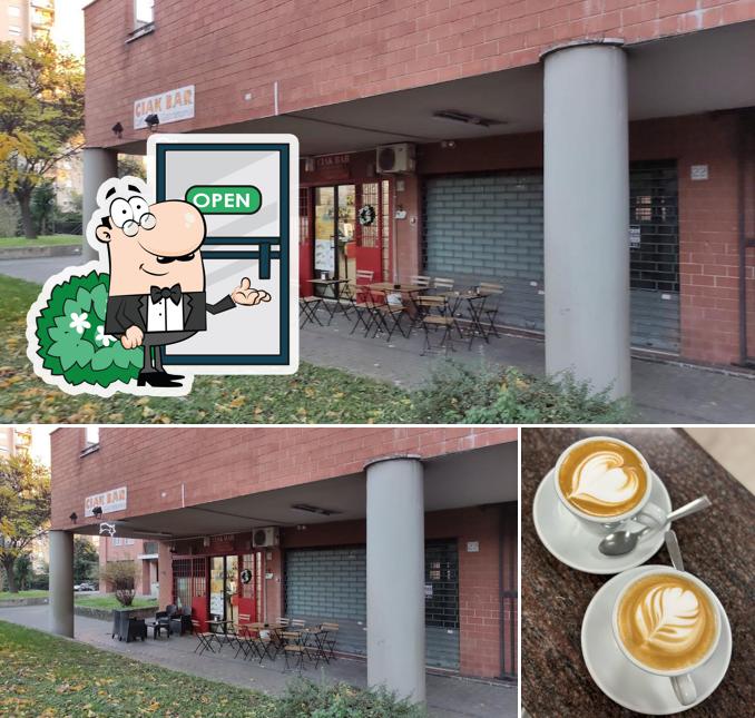 Tra le varie cose da Ciak Bar si possono trovare la esterno e cibo