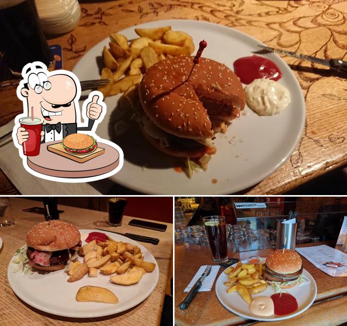 Ordina un hamburger a Chämi Bar