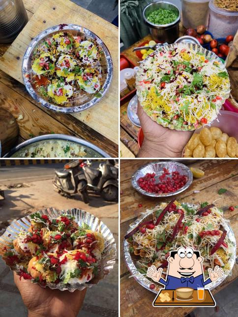 Food at Mahakal Pakodi Center