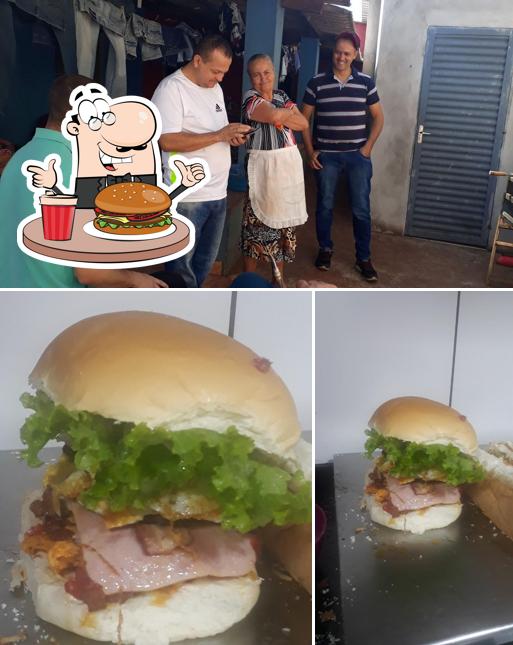 Peça um hambúrguer no Patu S Lanche