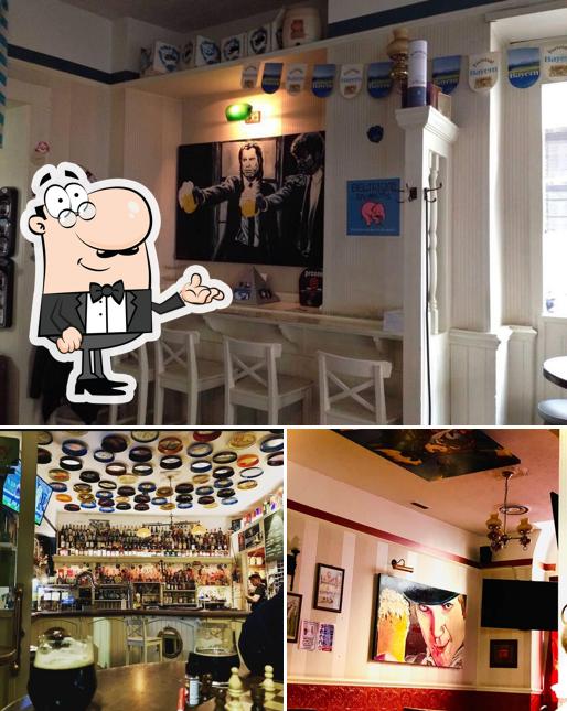Tra le diverse cose da Scott Duff Pub si possono trovare la interni e cibo