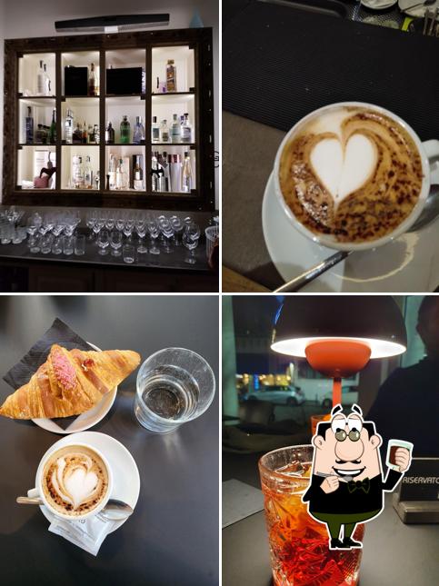 Goditi qualcosa da bere a Glamour Café